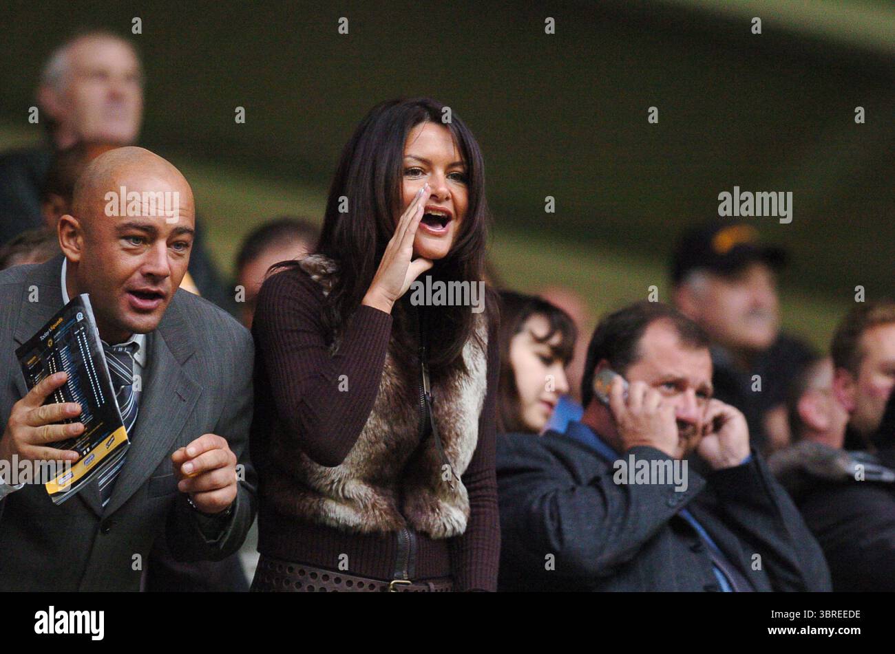 QPR-Unterstützer bei Wolverhampton Wanderers gegen Queens Park Rangers, 23. Oktober 2004 Stockfoto