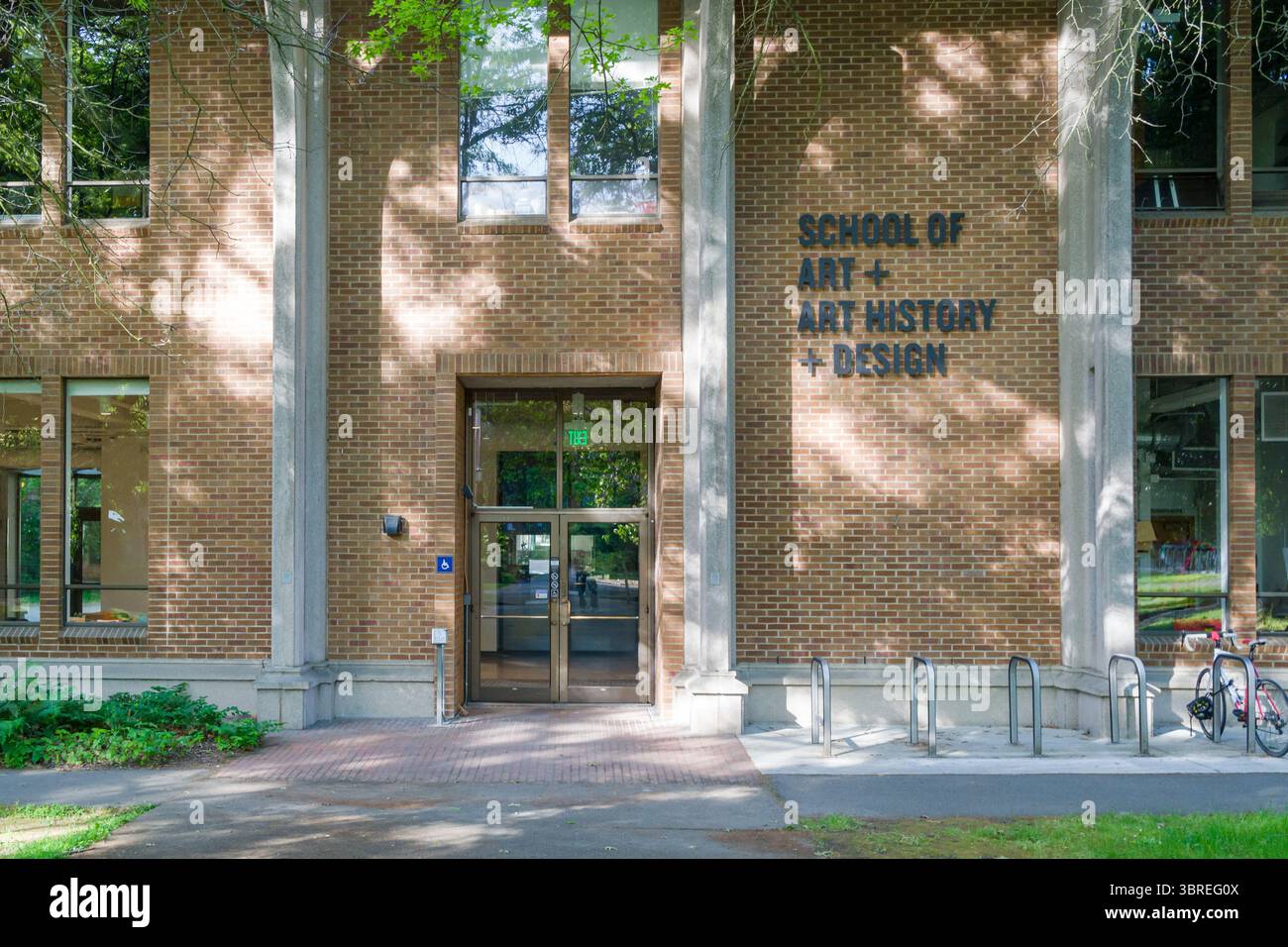 SEATTLE, WA, USA, 25. MAI 2025: School of Art + Art History + Design auf dem Campus der University of Washington. Stockfoto