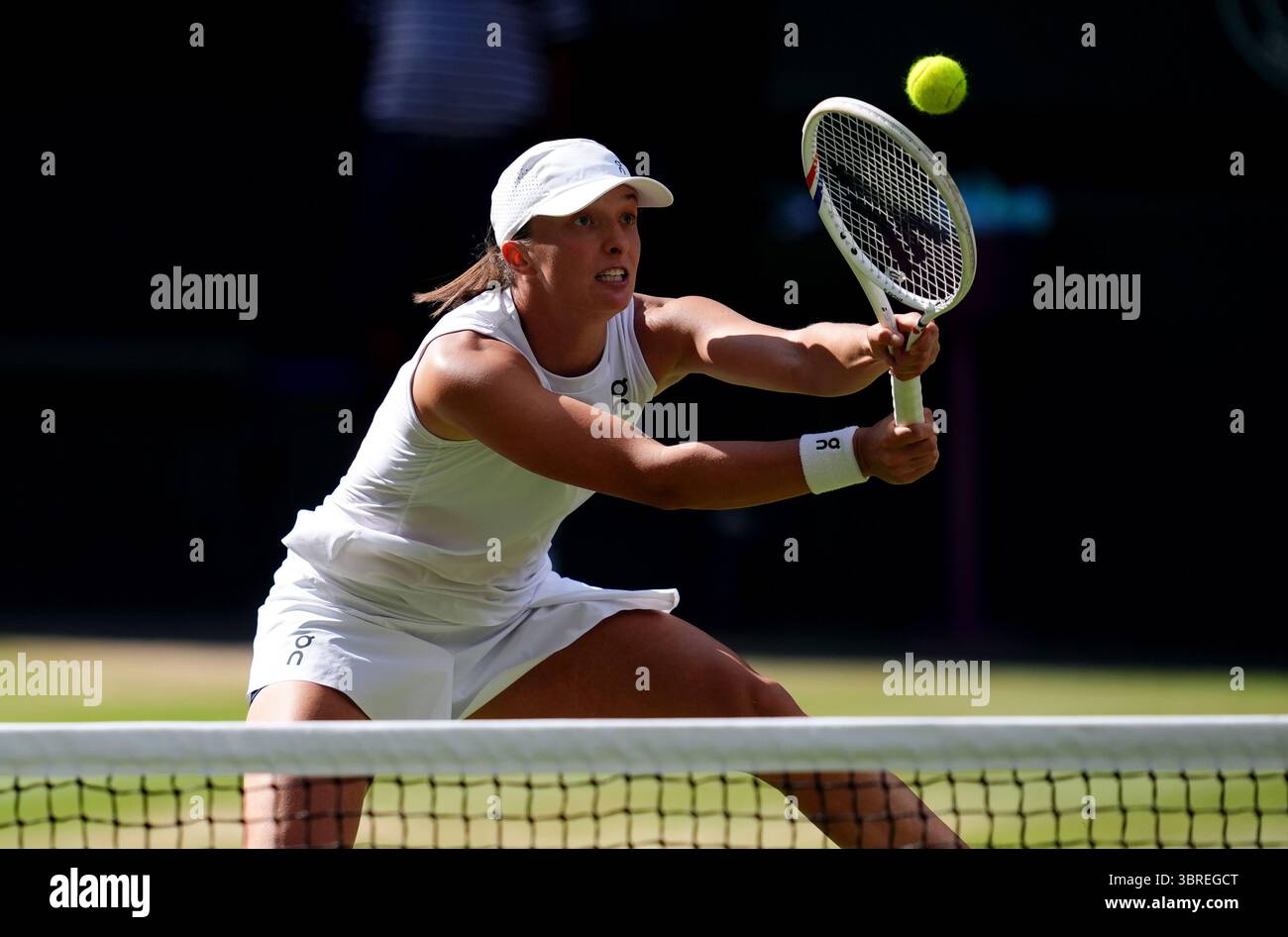 IgA Swiatek während ihres Ladies' Singles Final gegen Amanda Anisimova am 13. Tag der Wimbledon Championships 2025 im All England Lawn Tennis and Croquet Club in London. Bilddatum: Samstag, 12. Juli 2025. Stockfoto