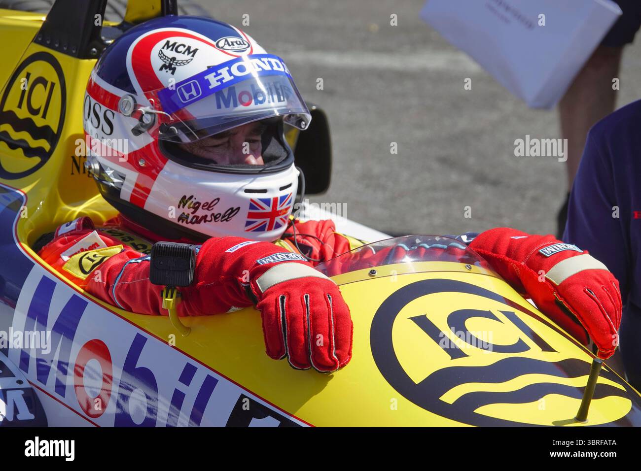 Goodwood, West Sussex, Großbritannien. Juli 2025. Nigel Mansell, der in seinem Championat Williams F1-Auto gewonnen hat, bereitet sich darauf vor, auf dem berühmten Hügel beim Goodwood Festival of Speed (FOS) auf dem Anwesen Duke of RichmondÕs zu spielen. Quelle: Motofoto/Alamy Live News Stockfoto