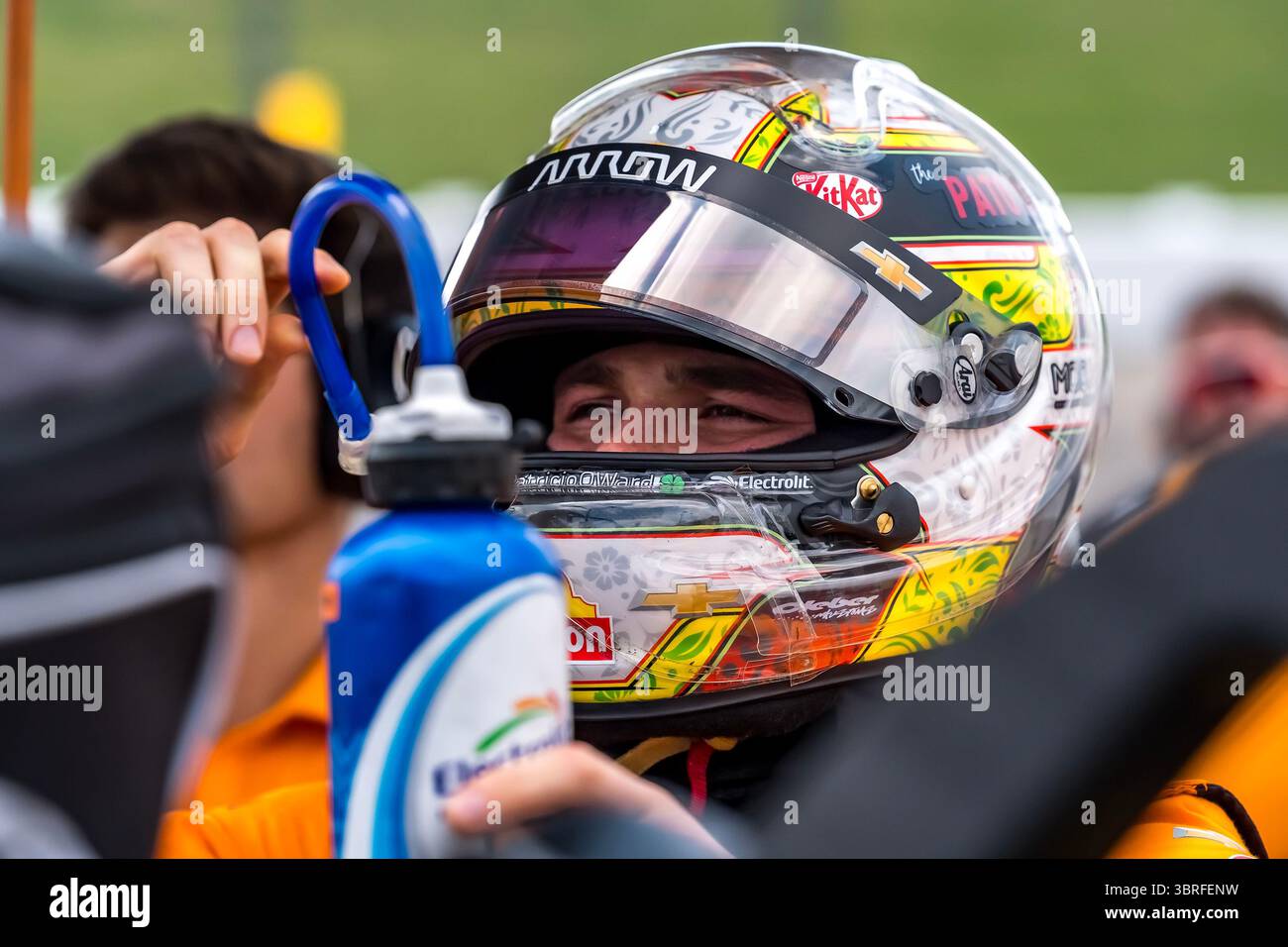 Newton, Ia, USA. Juli 2025. Der Fahrer DER NTT INDYCAR-SERIE, PATO OWARD (5) (MEX) aus Monterey, Mexiko, qualifiziert sich für das Sukup INDYCAR Race Weekend auf dem Iowa Speedway in NEWTON, IA. (Kreditbild: © Walter G. Arce Sr./ASP via ZUMA Press Wire) NUR REDAKTIONELLE VERWENDUNG! Nicht für kommerzielle ZWECKE! Stockfoto