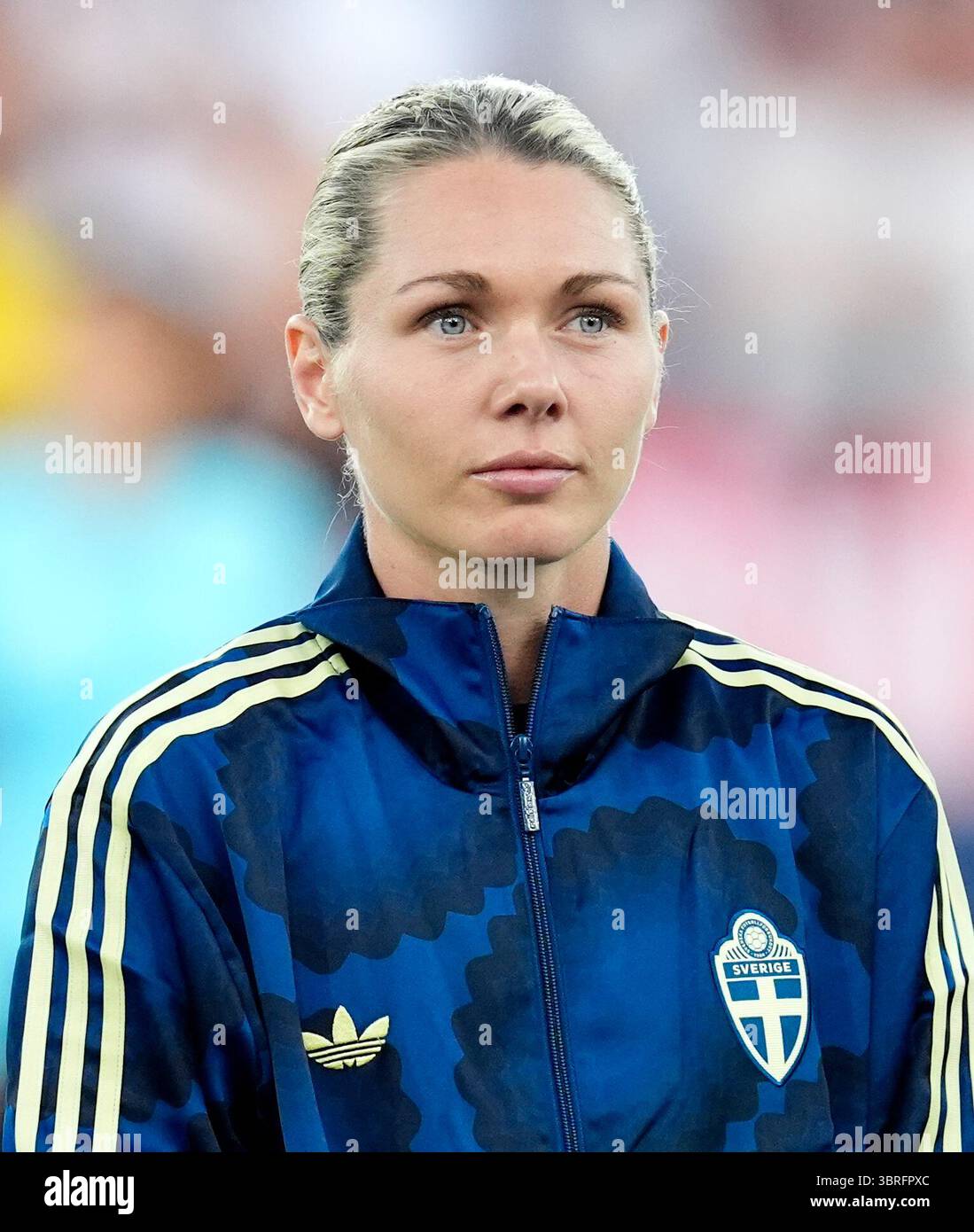 Schwedische Torhüterin Jennifer Falk vor dem Gruppenspiel der UEFA Women's Euro 2025 im Stadion Letzigrund in Zürich. Bilddatum: Samstag, 12. Juli 2025. Stockfoto