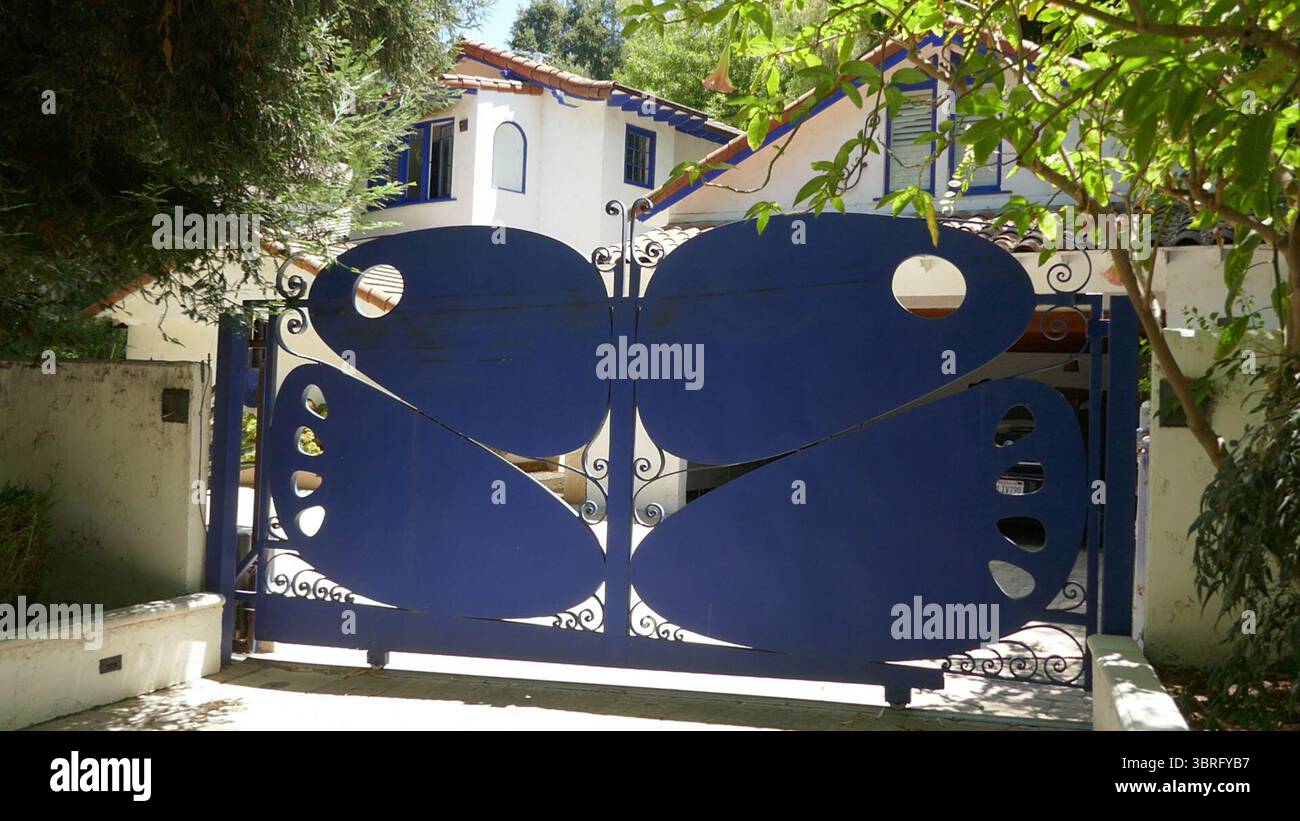 Encino, Kalifornien, USA 11. Juli 2025 Butterfly Gate an der Balboa Avenue am 11. Juli 2025 in Encino, Kalifornien, USA. Foto: Barry King/Alamy Stock Photo Stockfoto