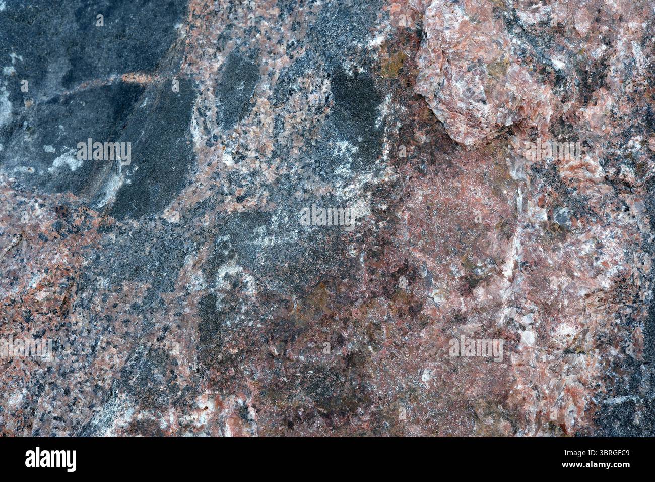 Nahaufnahme der farbenfrohen Felsoberfläche mit einzigartigen Texturen und Farbtönen. Stockfoto