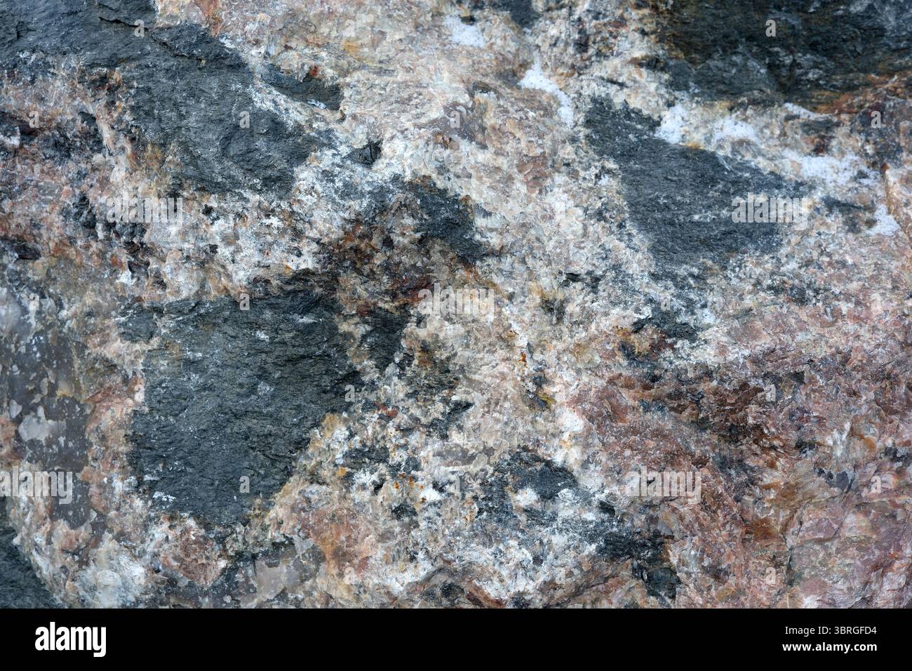 Sedimentschichten zeigen atemberaubende Muster und Farben im Design der Natur. Stockfoto