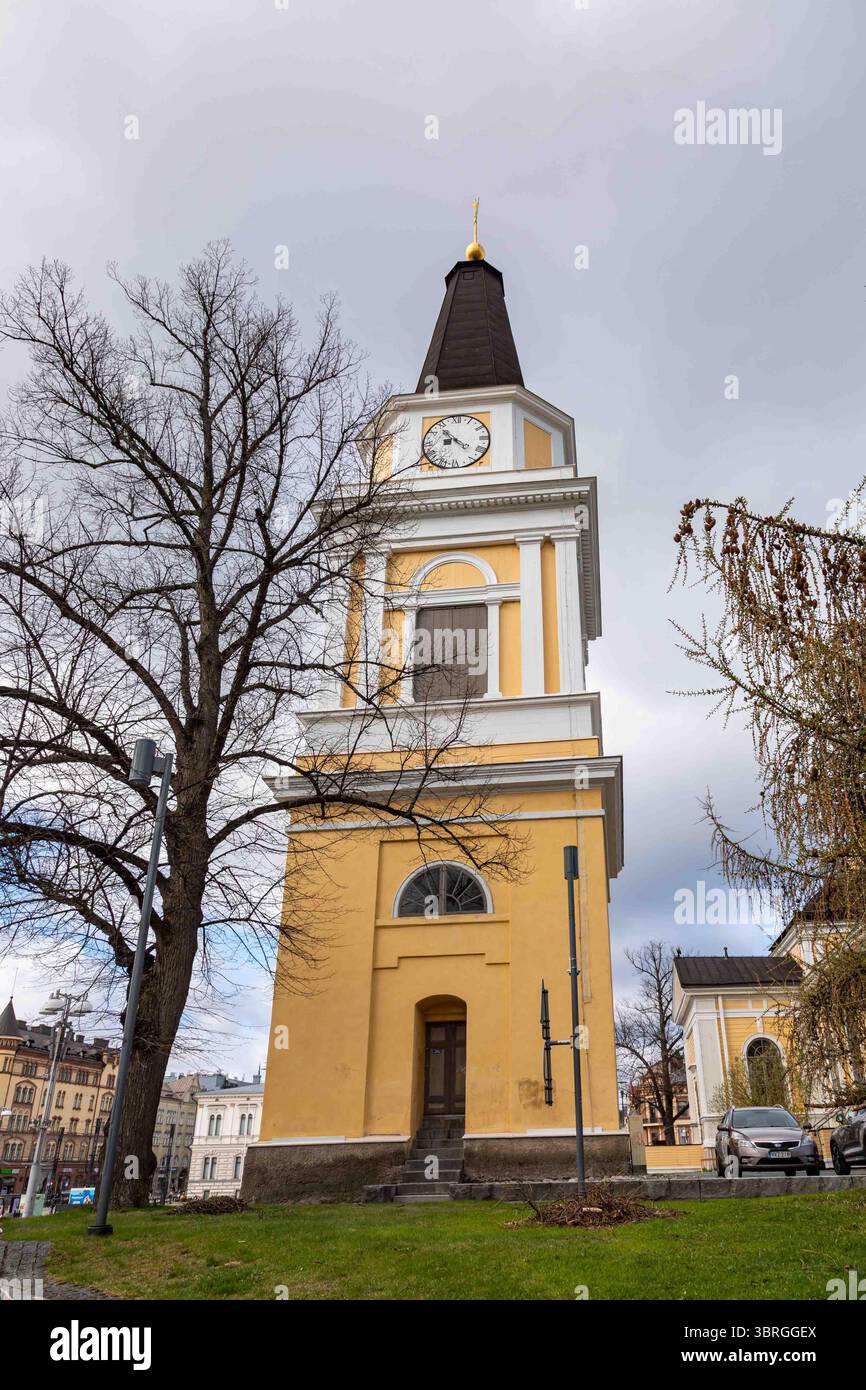 Alter hölzerner Glockenturm, entworfen von Carl Ludvig Engel, erbaut 1828 in Tampere, Finnland Stockfoto