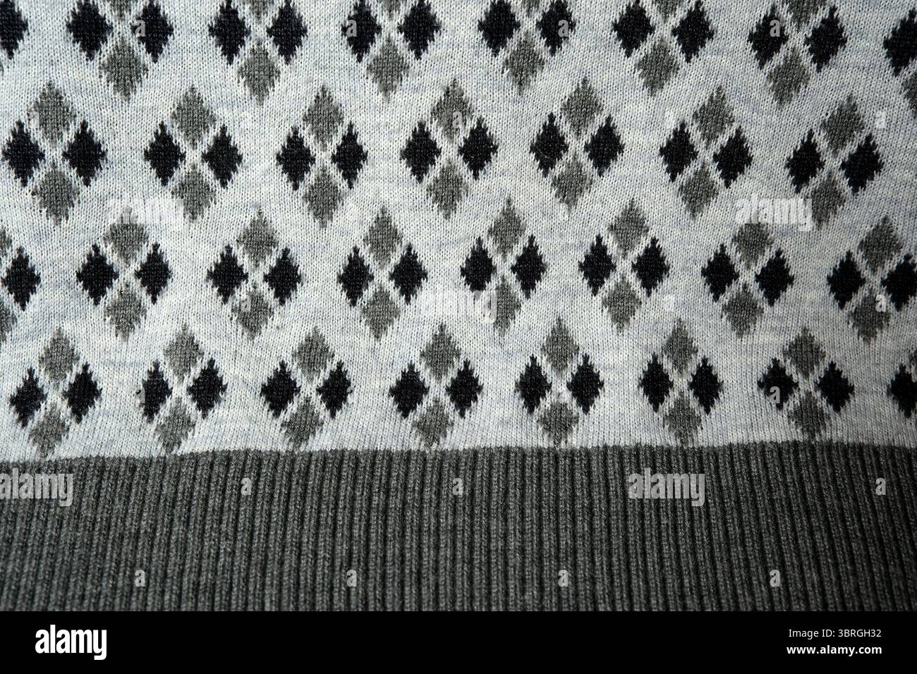 Ein gemütliches und modernes Strickmuster mit einem einzigartigen Rautenmuster. Stockfoto