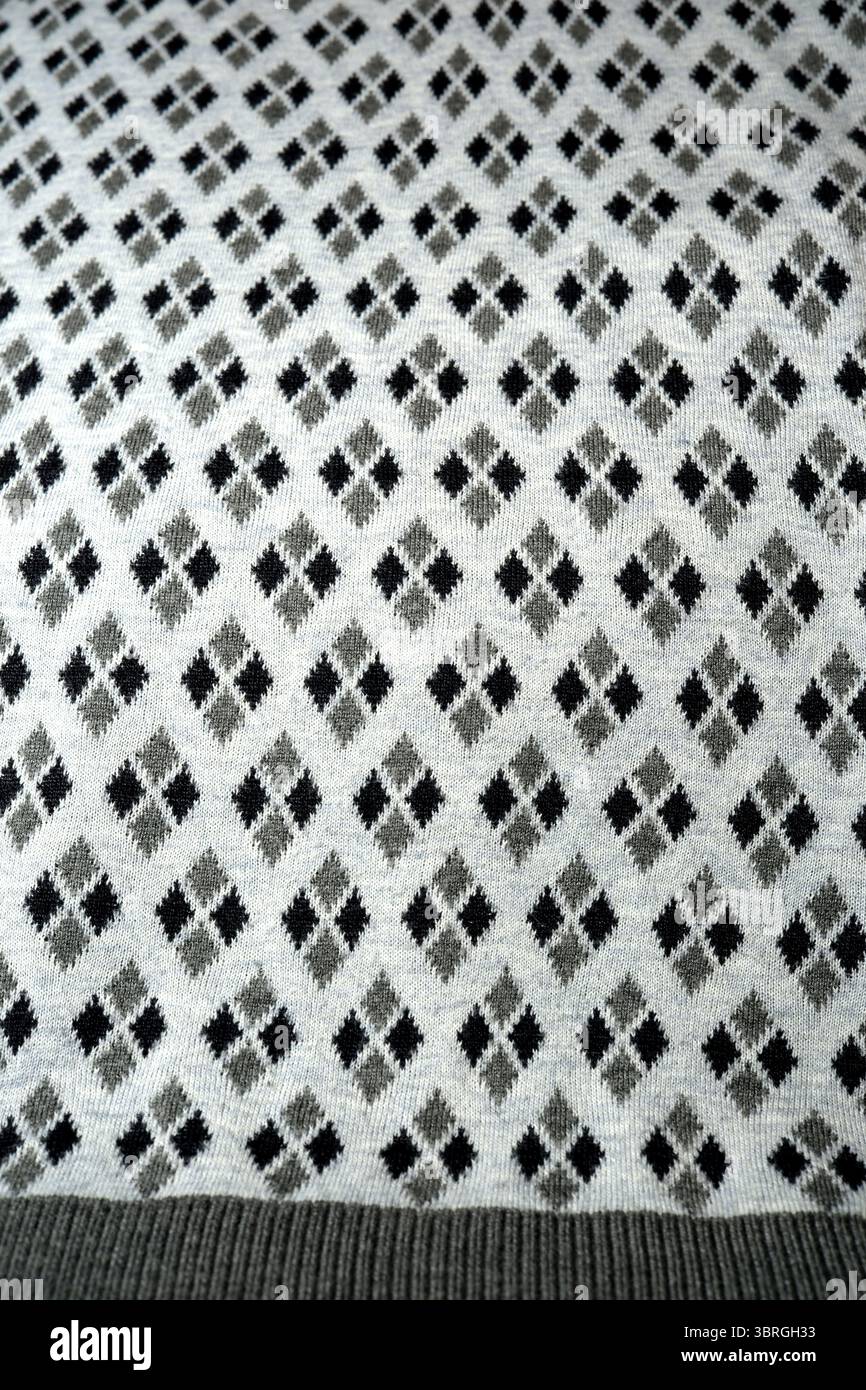 Das weiche Material zeigt ein raffiniertes Diamantdesign in neutralen Tönen. Stockfoto