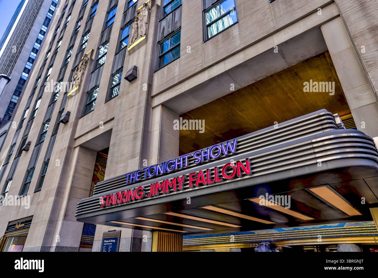 New York, New York - 21. Februar 2022: Beschilderung für die Tonight Show und die NBC Studios im Rockerfeller Centre 30 in York City Stockfoto
