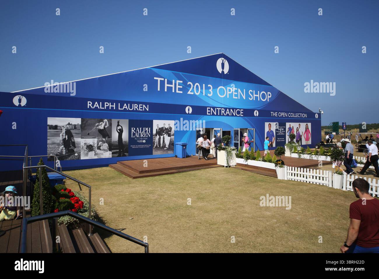 Das Zeltdorf am zweiten Tag der Open Championship 2013, Muirfield, Scotalnd Picture Credit: Mark Newcombe / visionsingolf.com die Open Championship 2013 (142. Auflage) fand vom 18. Bis 21. Juli 2013 in Muirfield Golf Links in Gullane, Schottland statt – einem geschichtsträchtigen Veranstaltungsort, der für Präzision und Bestrafung von Fehlern bekannt ist Stockfoto