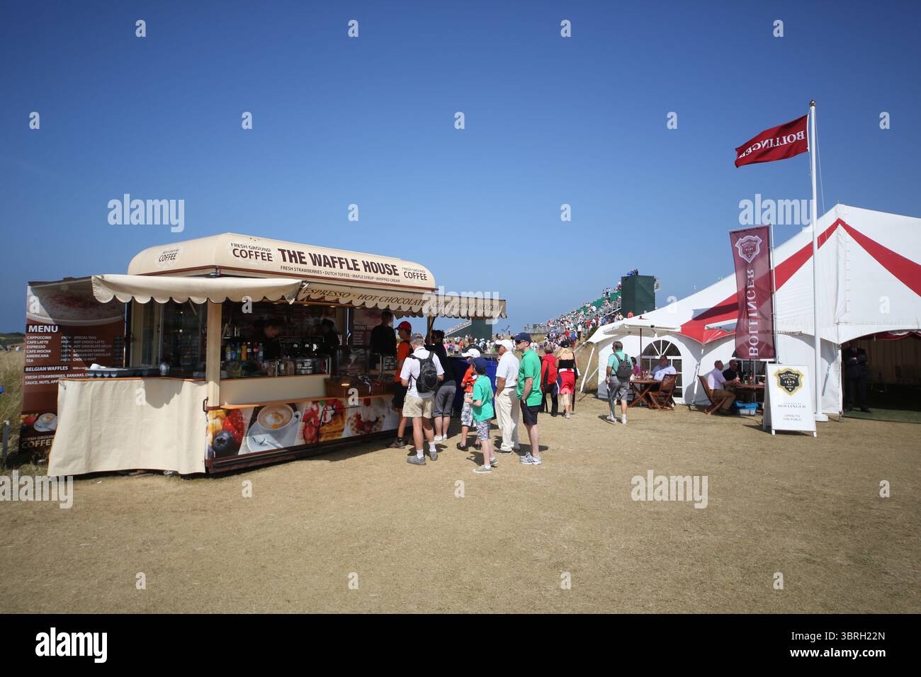Das Zeltdorf am zweiten Tag der Open Championship 2013, Muirfield, Scotalnd Picture Credit: Mark Newcombe / visionsingolf.com die Open Championship 2013 (142. Auflage) fand vom 18. Bis 21. Juli 2013 in Muirfield Golf Links in Gullane, Schottland statt – einem geschichtsträchtigen Veranstaltungsort, der für Präzision und Bestrafung von Fehlern bekannt ist Stockfoto