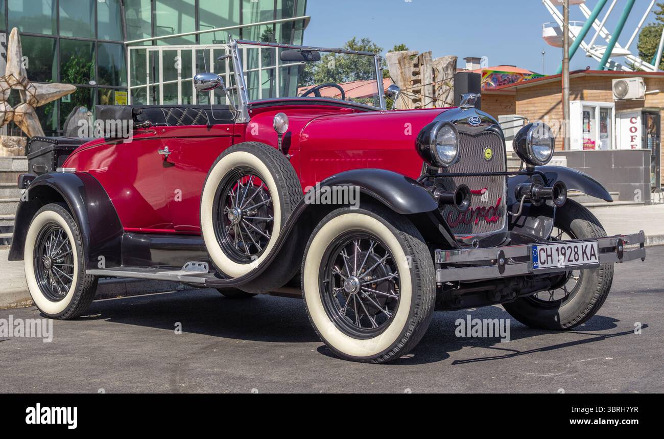 Pomorie, Burgas, Bulgarien – 12. Juli 2025: Ford Model A 68B Cabriolet 1930 auf der Veranstaltung „Classic Cars“ in Pomorie, Burgas, Bulgarien Stockfoto