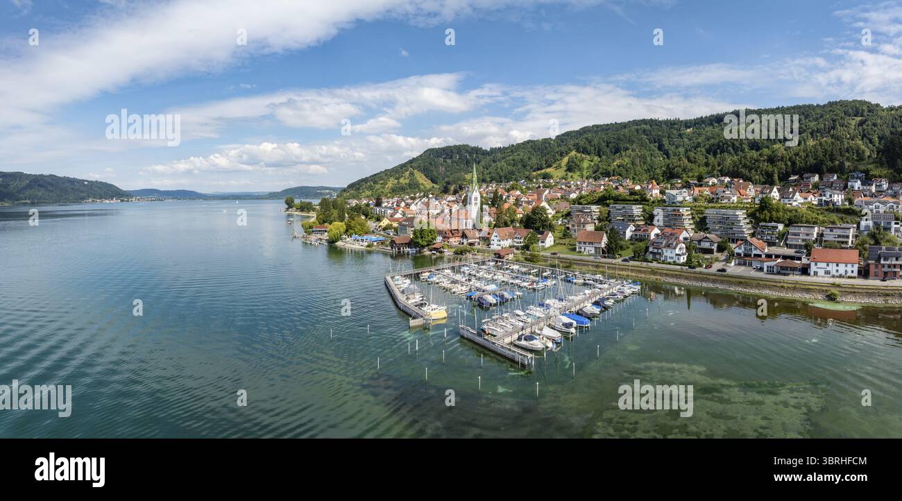 Luftbild, Panorama von der Ortschaft Sipplingen am Bodensee bei sommerlicher Vegetation, gegenueber der Bodanrueck, Bodenseekreis Baden-Württemberg, Stockfoto