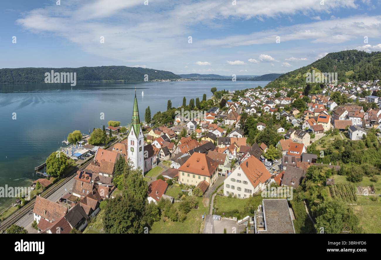 Luftbild von der Ortschaft Sipplingen am Bodensee bei sommerlicher Vegetation, gegenueber der Bodanrueck, Bodenseekreis Baden-Württemberg, Deutschlan Stockfoto