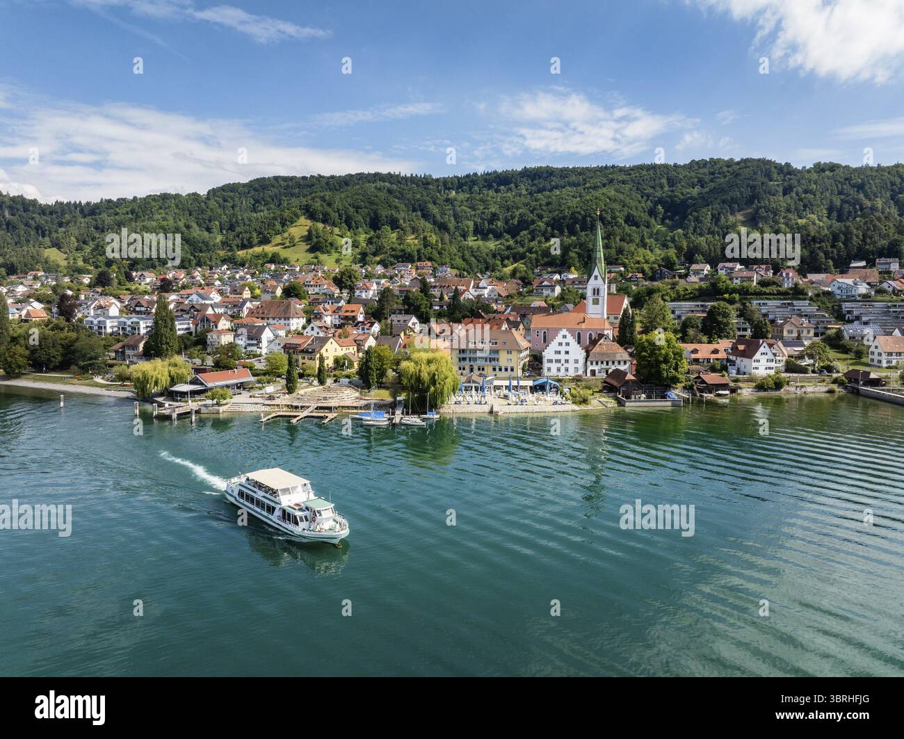 Ausflugsschiff, Kursschiff MS Grossherzog Ludwig am Schiffanleger der Gemeinde Sipplingen, Luftbild, Bodensee, Bodenseekreis Baden-Württemberg, Deuts Stockfoto