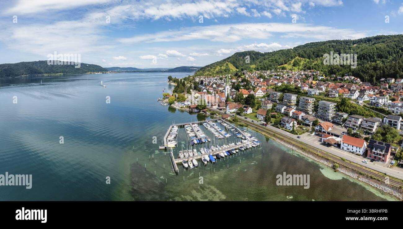 Luftbild, Panorama von der Ortschaft Sipplingen am Bodensee bei sommerlicher Vegetation, gegenueber der Bodanrueck, Bodenseekreis Baden-Württemberg, Stockfoto