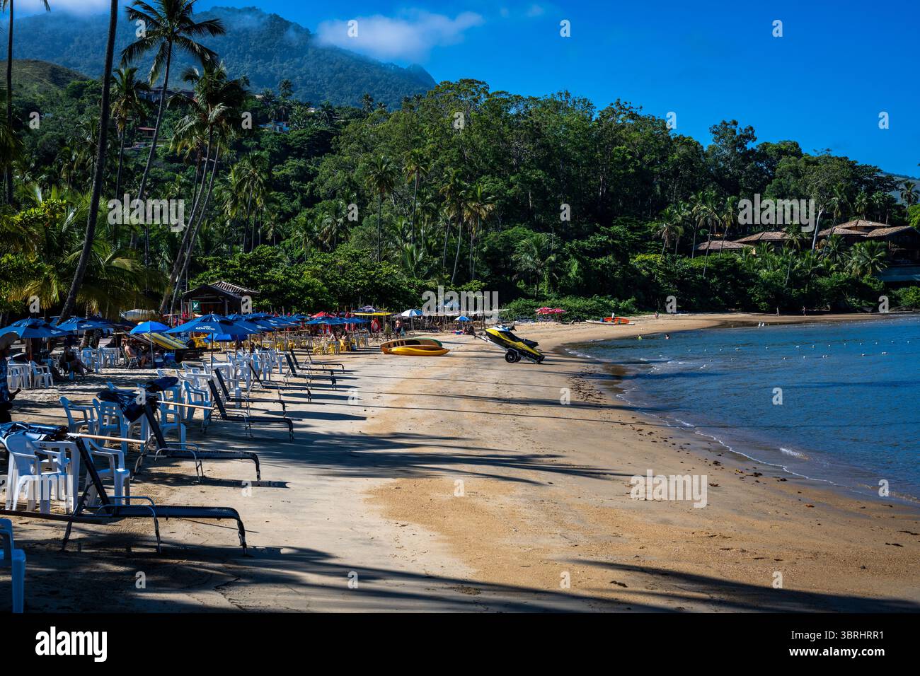 Ilhabela, Brasilien – 1. März 2025. Foto von einem wunderschönen Strandresort in Ilhabela, Brasilien. Stockfoto