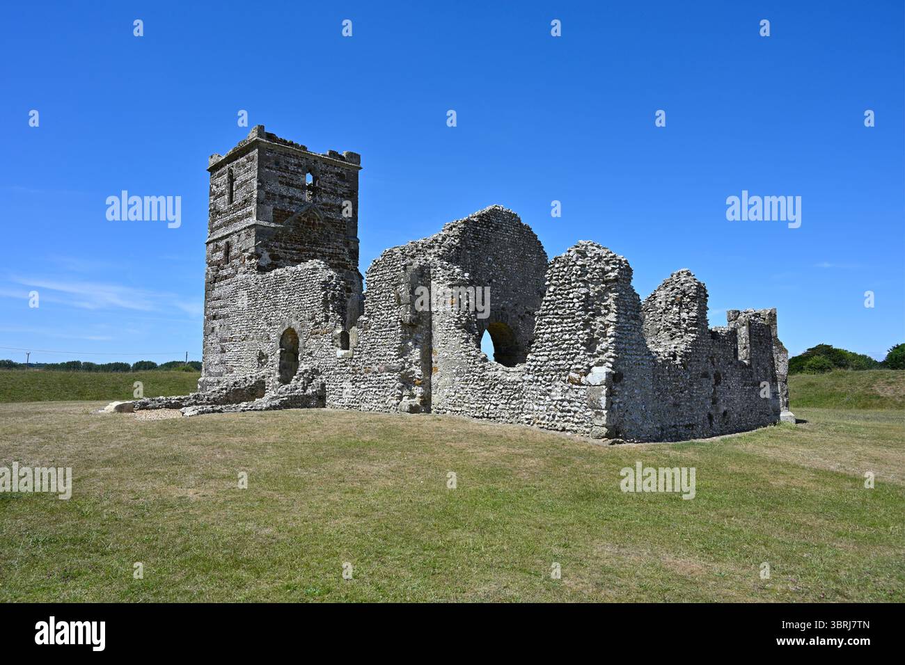 Die normannischen Ruinen aus Stein und Feuerstein, das zum englischen Erbe erbaut wurde, Knowlton Church Dorset UK Stockfoto