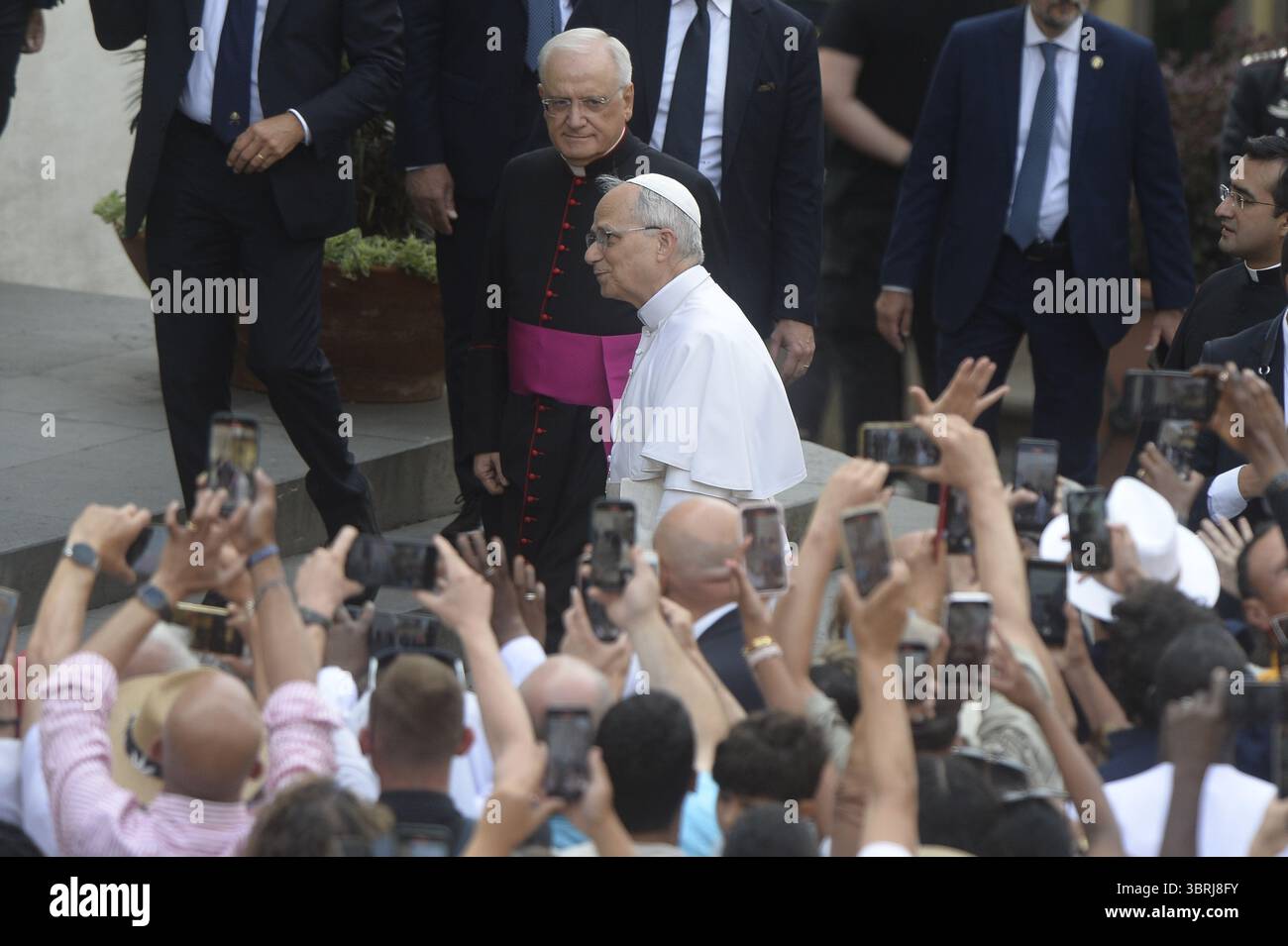 Castel Gandolfo, Rom, 13. Juli 2025: Messe und Angelus von Papst Leo XIV. In seiner Sommerresidenz in Castel Gandolfo. Stockfoto