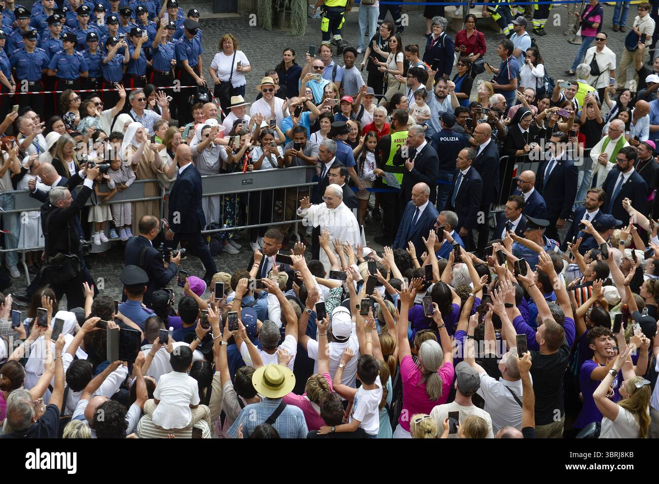 Castel Gandolfo, Rom, 13. Juli 2025: Messe und Angelus von Papst Leo XIV. In seiner Sommerresidenz in Castel Gandolfo. Stockfoto