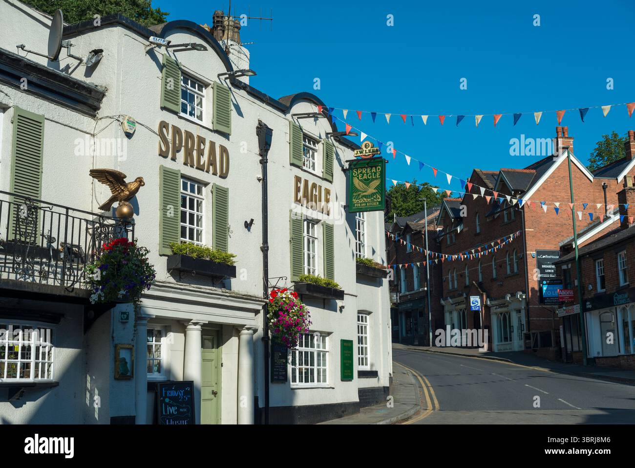 The Spread Eagle Public House in Lymm, Warrington, Cheshire, Großbritannien. Aufgenommen am 13. Juli 2025. Stockfoto