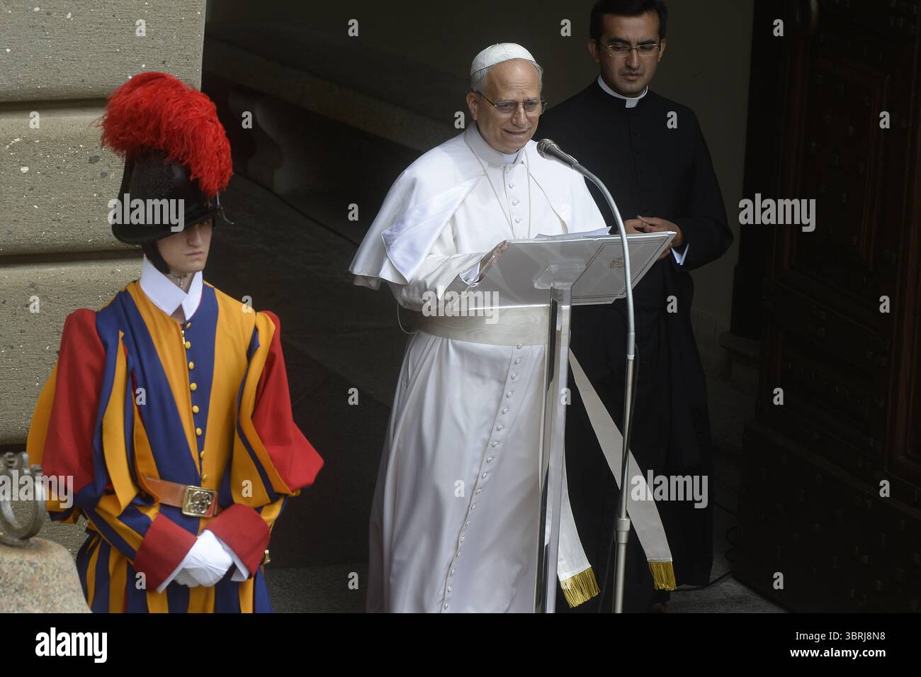 Castel Gandolfo, Rom, 13. Juli 2025: Messe und Angelus von Papst Leo XIV. In seiner Sommerresidenz in Castel Gandolfo. Stockfoto