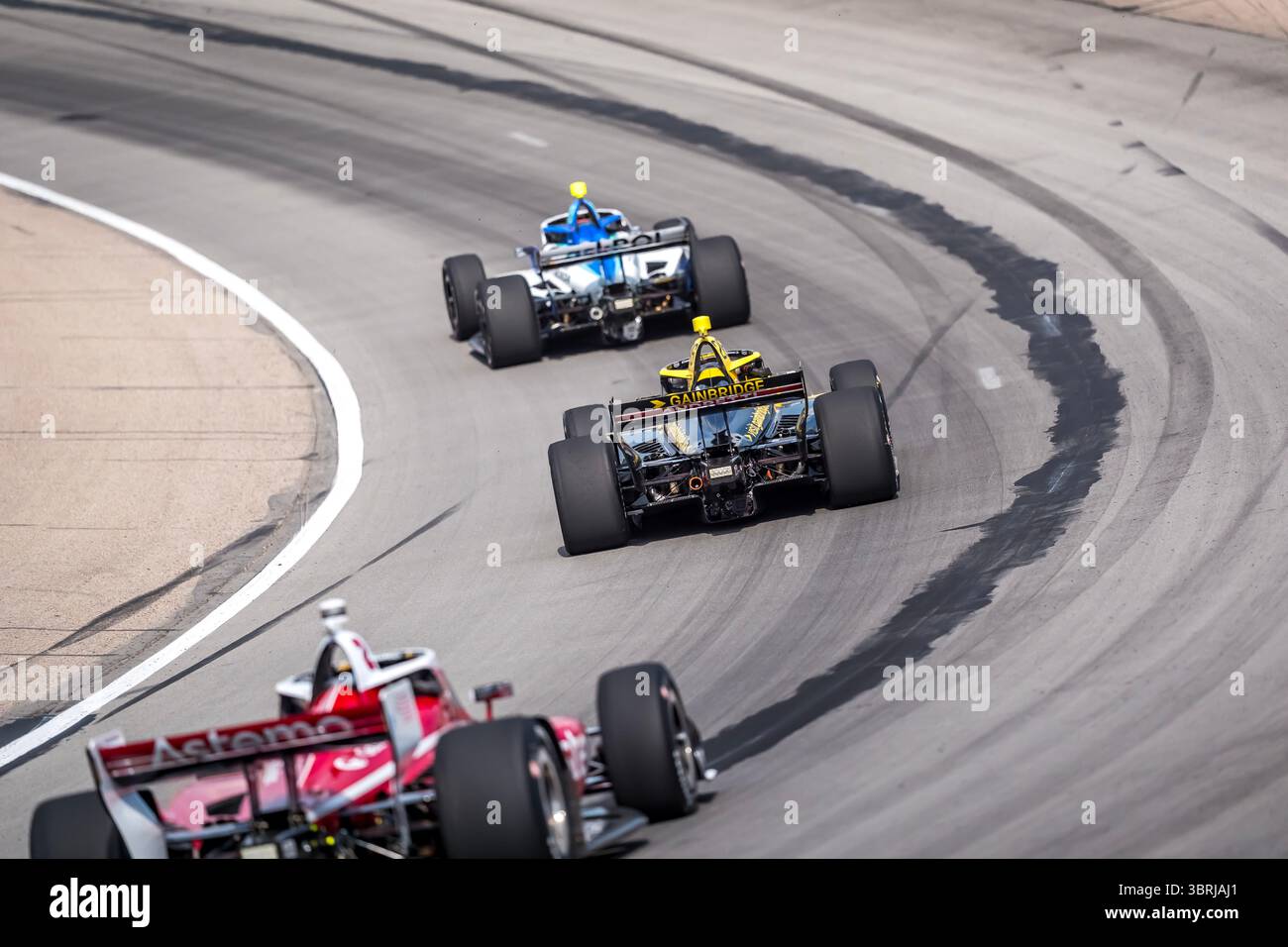 Der Fahrer DER NTT INDYCAR-SERIE, COLTON HERTA (26) (USA) aus Valencia, KALIFORNIEN, fährt während des SYNK 275 MIT SUKUP auf dem Iowa Speedway in NEWTON IA durch die Kurven. Stockfoto