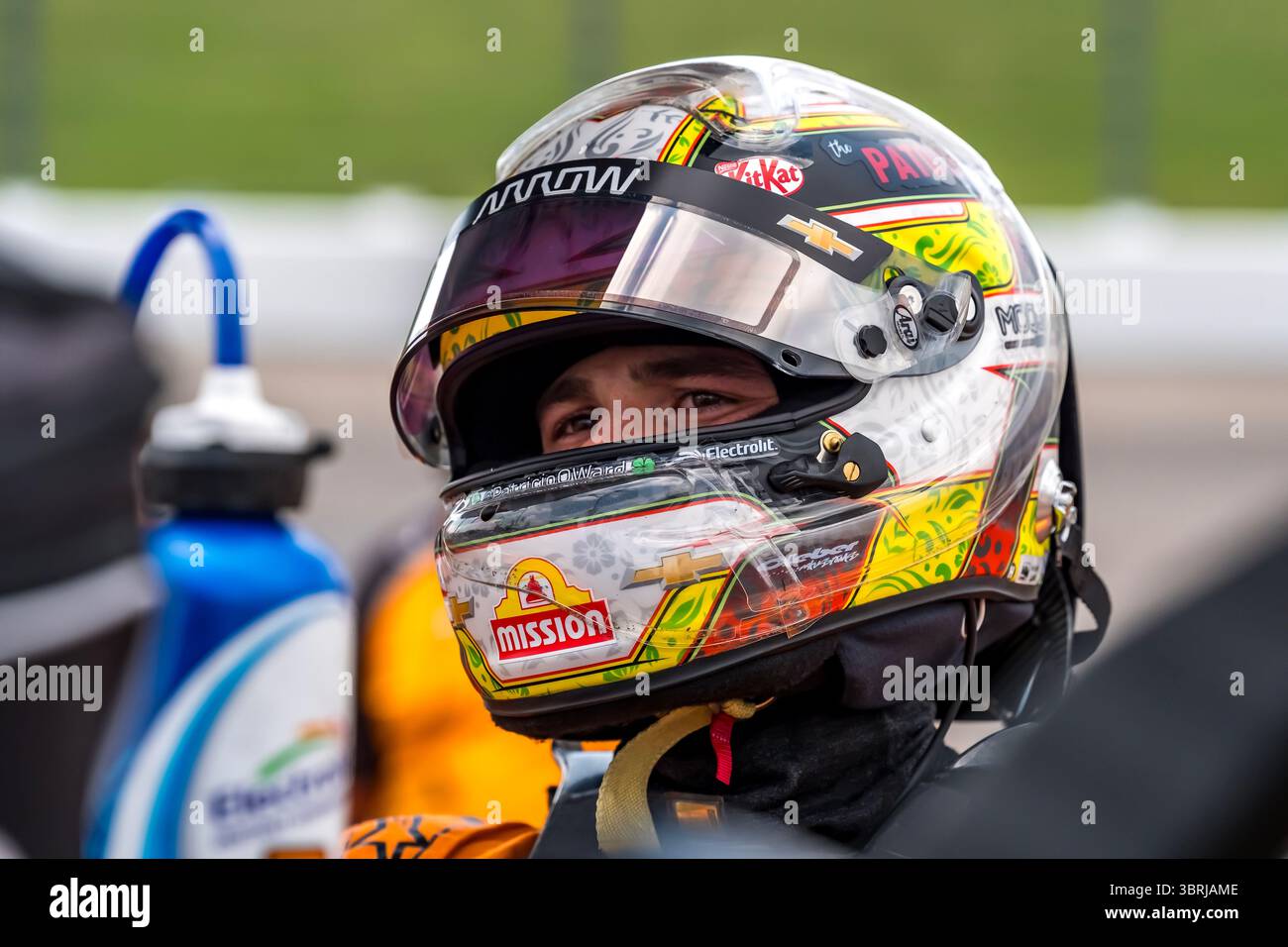 Der Fahrer DER NTT INDYCAR-SERIE, PATO OWARD (5) (MEX) aus Monterey, Mexiko, qualifiziert sich für das Sukup INDYCAR Race Weekend auf dem Iowa Speedway in NEWTON, IA. Stockfoto