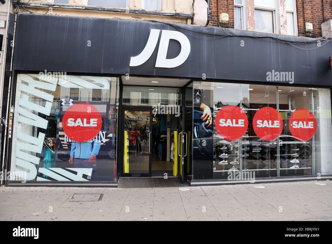 London, Großbritannien. Juli 2025. Außenansicht des JD Stores. (Credit Image: © Dinendra Haria/SOPA Images via ZUMA Press Wire) NUR REDAKTIONELLE VERWENDUNG! Nicht für kommerzielle ZWECKE! Stockfoto