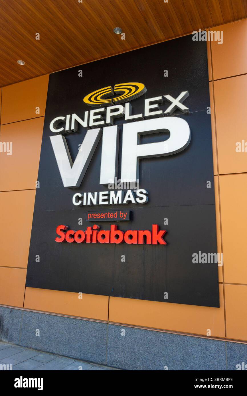 CALGARY, KANADA - 10. JUNI 2025: Cineplex VIP-Kinos im University District, kanadischer Betreiber von Kinos und Unterhaltungszentren für Familien. T Stockfoto