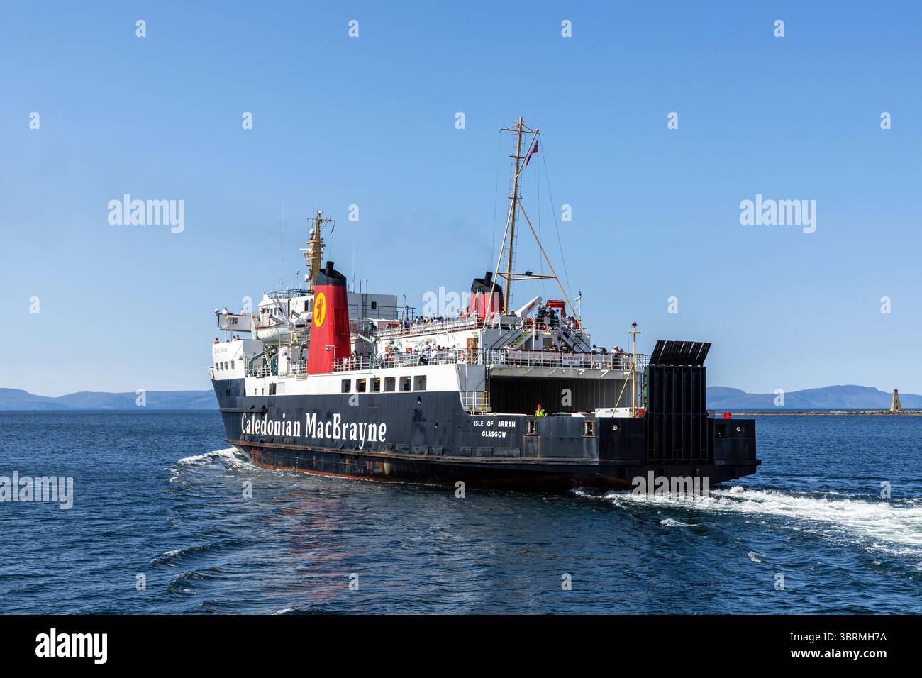 MV Isle of Arran, Eilean Arainn in gälisch, im Besitz von Caledonian MacBrayne, verlassen Ardrossan Pier in Ayrshire und segeln in Richtung Isle of Arran, ON Stockfoto