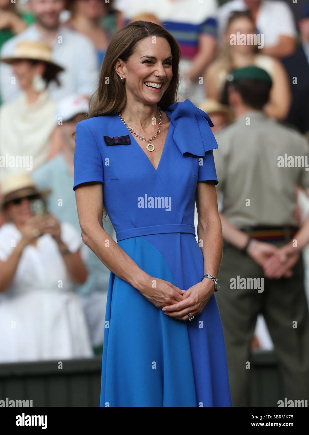 London, Großbritannien. Juli 2025. Catherine, Prinzessin von Wales, lächelt nach dem Wimbledon Men's Singles Match am 14. Tag der Wimbledon Championships 2025 in London am 13. Juli 2025. Foto: Hugo Philpott/UPI Credit: UPI/Alamy Live News Stockfoto