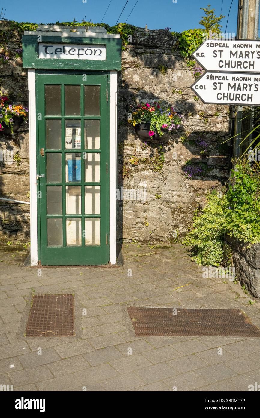 Old Green Irish Public Phone Box Cong Mayo, Irland, Filmset Für Den Ruhigen Mann Film, Stockfoto Stockfoto