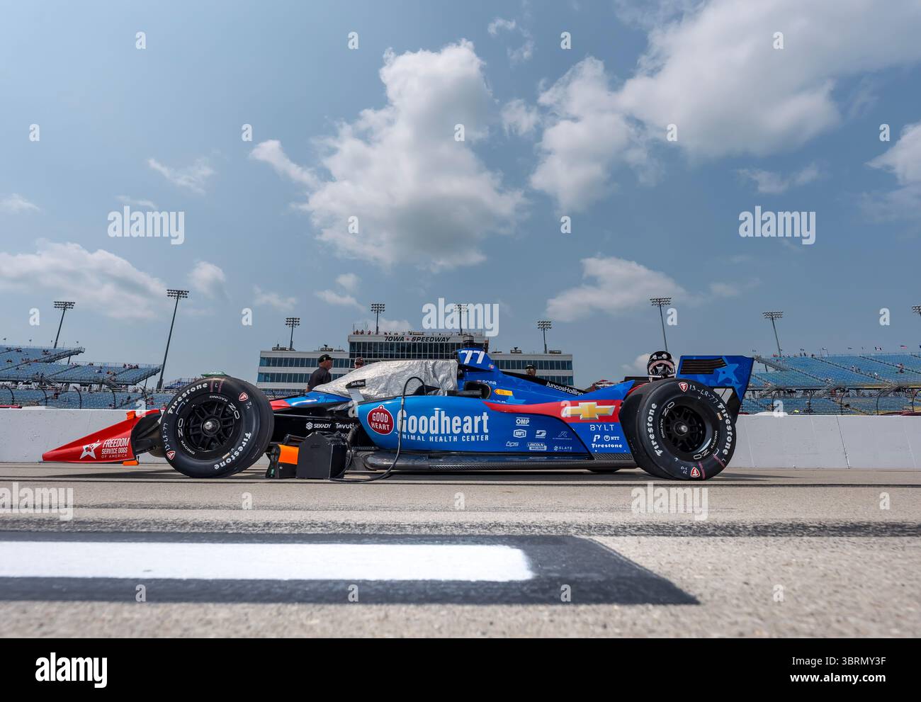 Newton, Ia, USA. Juli 2025. Crew-Mitglieder von Juncos Hollinger Racing Chevrolet bereiten ihren Rennwagen für die Farm to Finish 275 powered by Sukup in NEWTON, IA, USA vor. (Kreditbild: © Walter G. Arce Sr./ASP via ZUMA Press Wire) NUR REDAKTIONELLE VERWENDUNG! Nicht für kommerzielle ZWECKE! Quelle: ZUMA Press, Inc./Alamy Live News Stockfoto