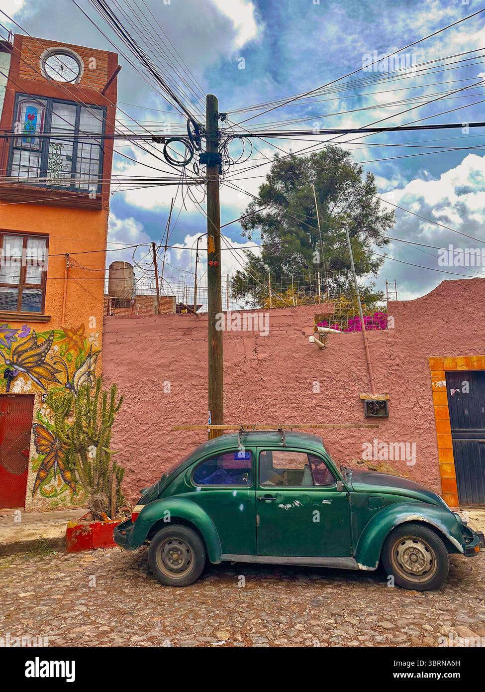 Gelbe Türgrafik - Smartphone-aufgenommenes Stockfoto