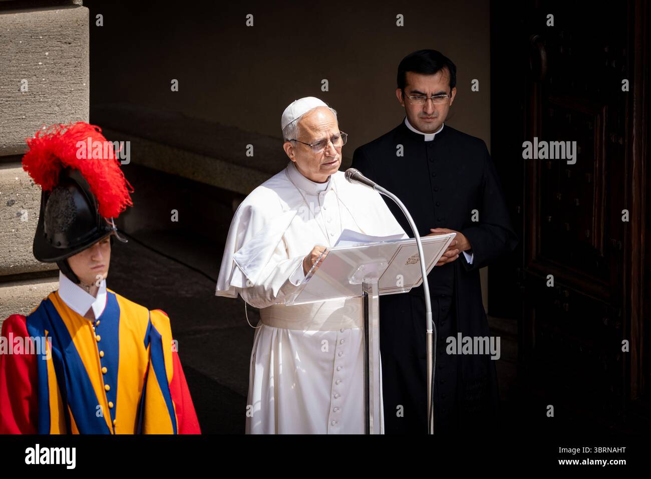 Castel Gandolfo, Italien. Juli 2025. Papst Leo XIV. Überbringt das traditionelle Angelusgebet vom Apostolischen Palast in Castel Gandolfo. Quelle: SOPA Images Limited/Alamy Live News Stockfoto