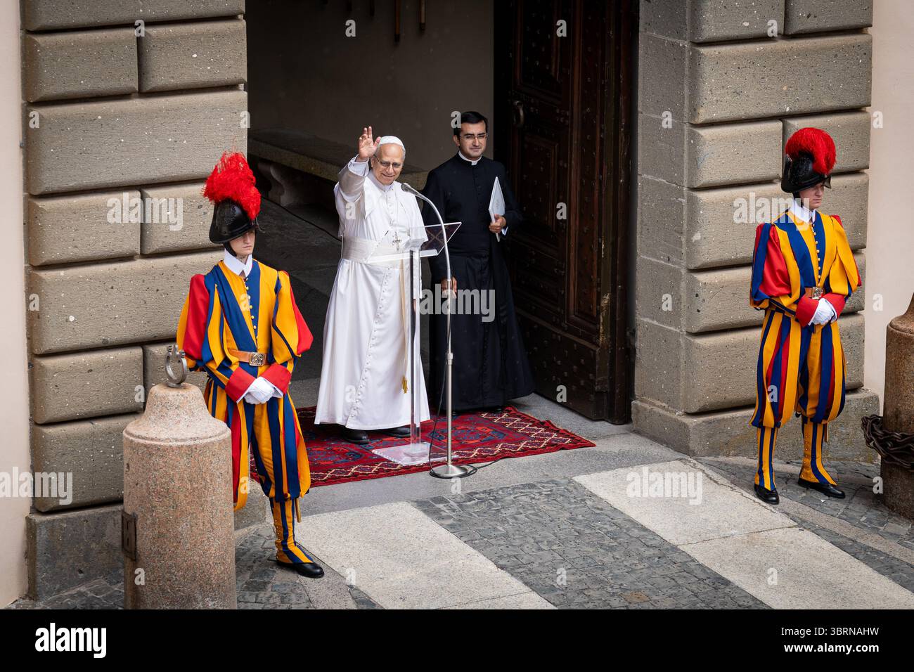 Castel Gandolfo, Italien. Juli 2025. Papst Leo XIV. Überbringt das traditionelle Angelusgebet vom Apostolischen Palast in Castel Gandolfo. Quelle: SOPA Images Limited/Alamy Live News Stockfoto