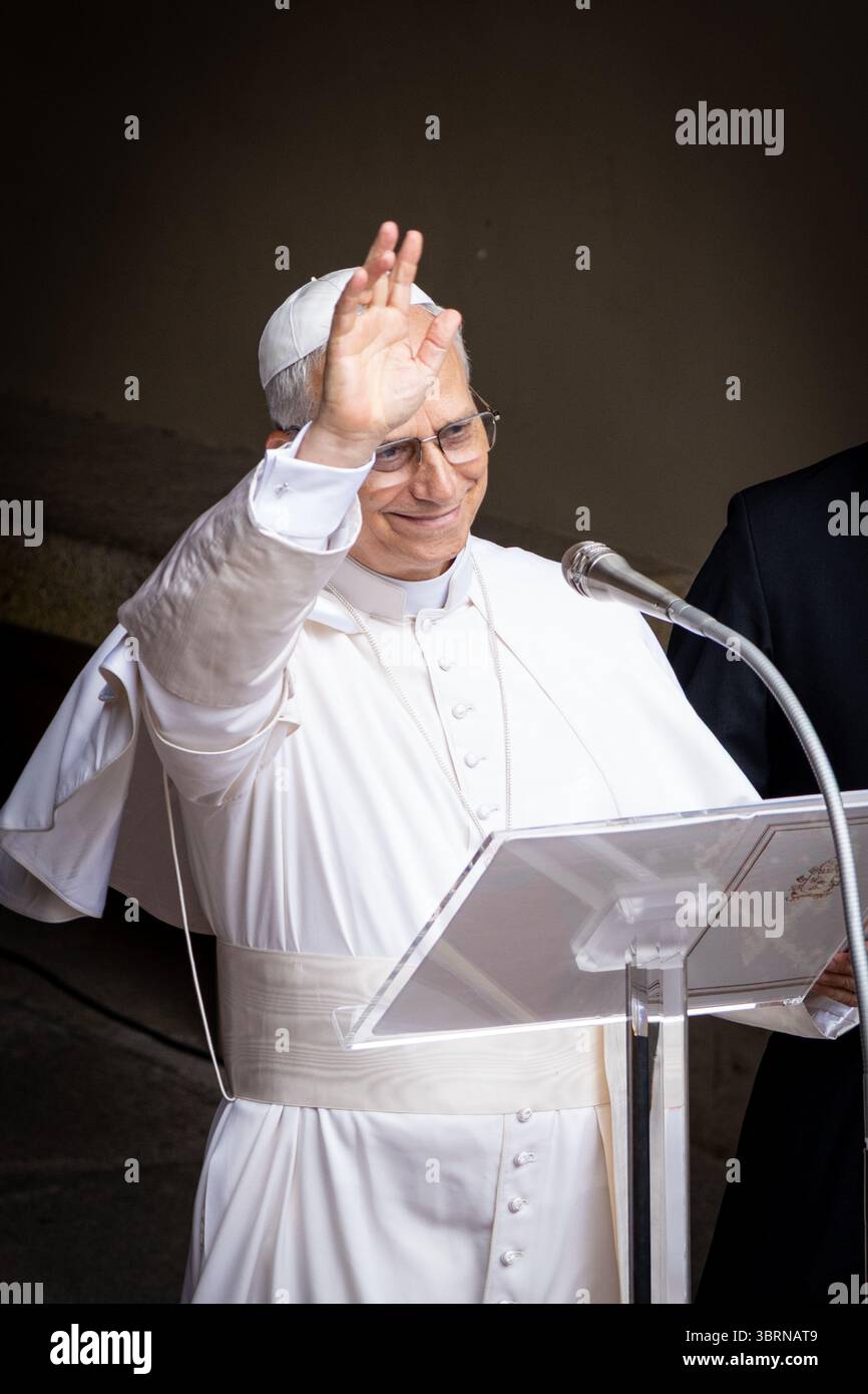 Castel Gandolfo, Italien. Juli 2025. Papst Leo XIV. Überbringt das traditionelle Angelusgebet vom Apostolischen Palast in Castel Gandolfo. Quelle: SOPA Images Limited/Alamy Live News Stockfoto