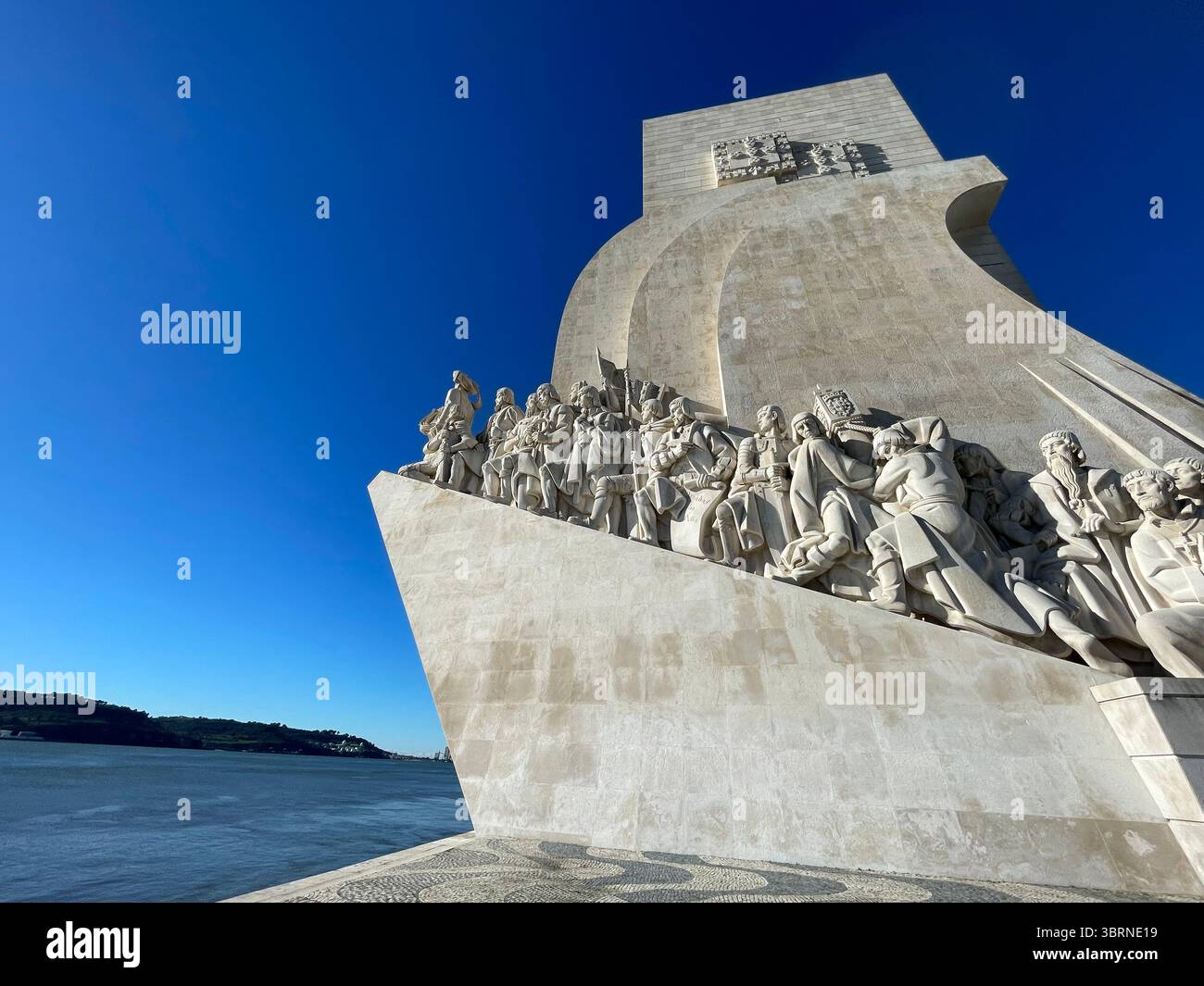 Dieses großartige Denkmal in Lissabon ehrt das portugiesische Zeitalter der Entdeckung. Stockfoto