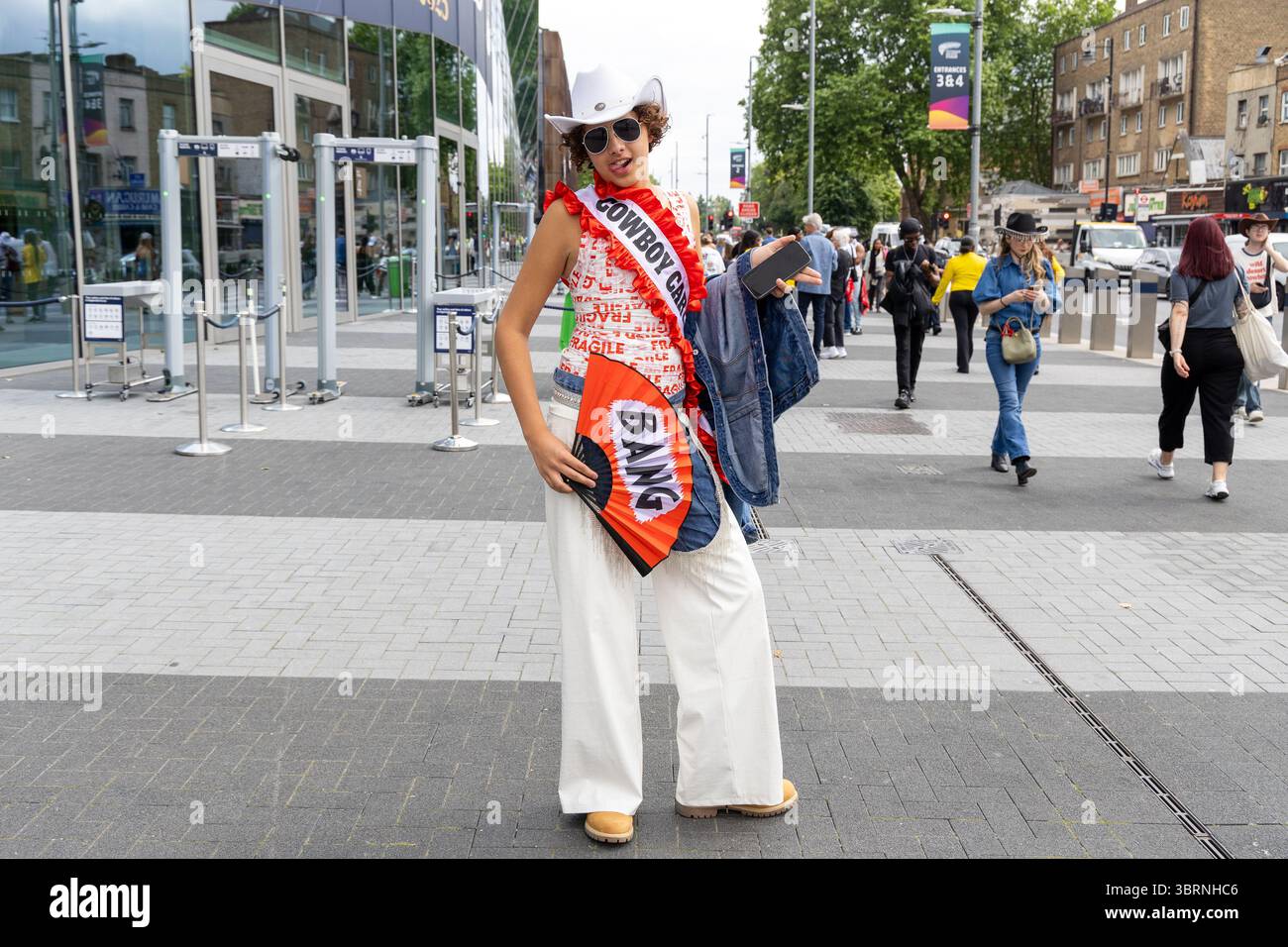 Beyonce Fans im Tottenham Hotspur Stadium besuchen ein Konzert der Beyonce Cowboy Carter Tour mit: Fans, Atmosphäre Wo: London, Großbritannien Wann: 12 Jun 2025 Credit: Phil Lewis/WENN Stockfoto