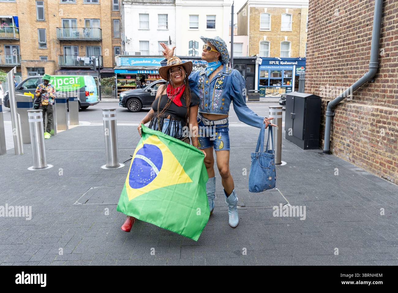 Beyonce Fans im Tottenham Hotspur Stadium besuchen ein Konzert der Beyonce Cowboy Carter Tour mit: Fans, Atmosphäre Wo: London, Großbritannien Wann: 12 Jun 2025 Credit: Phil Lewis/WENN Stockfoto