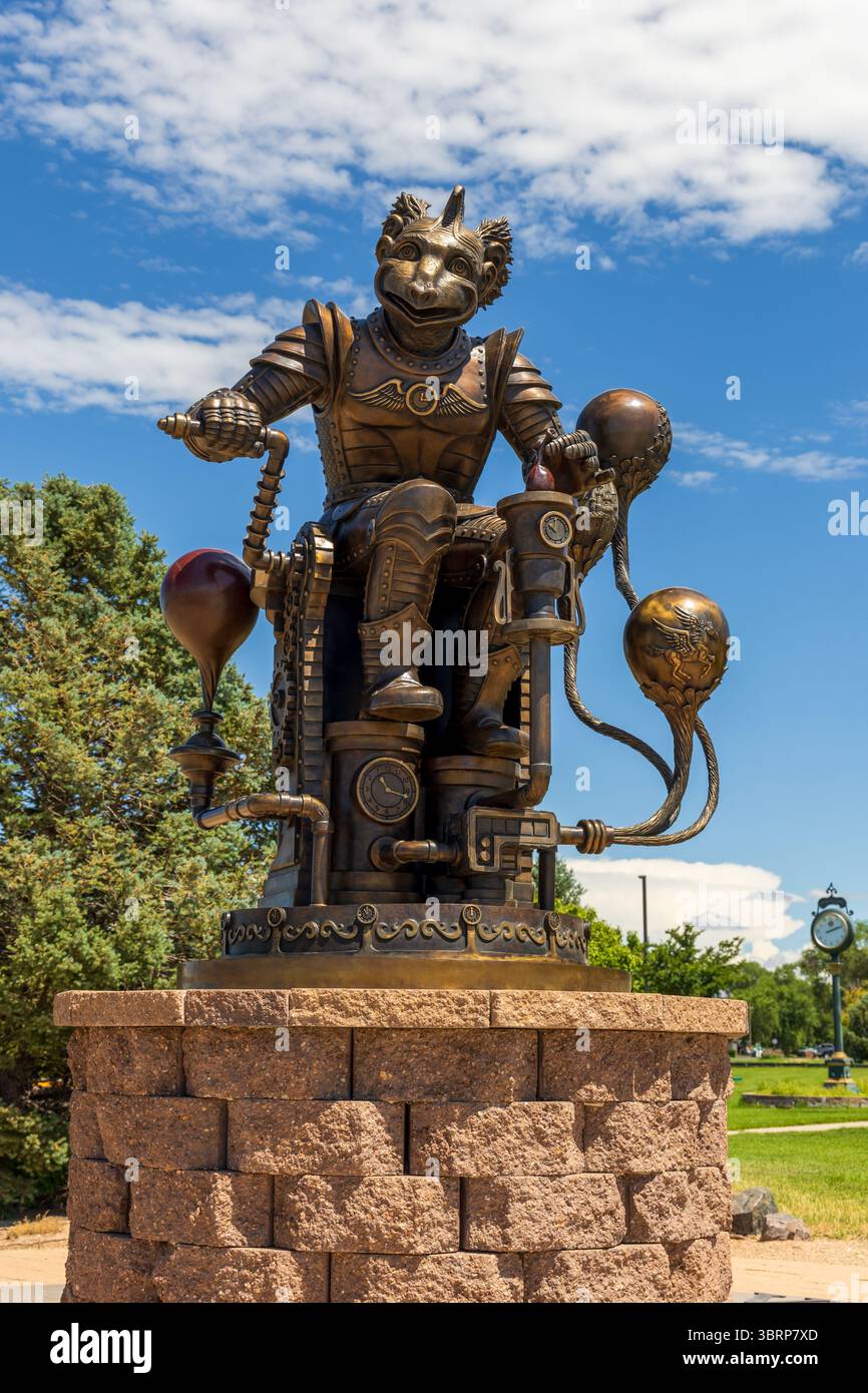 Sterling, Colorado - 4. Juli 2025: Dream Redeemer, Creative Art Modern Statue von Bradford Rhea, 2007 enthüllt Stockfoto