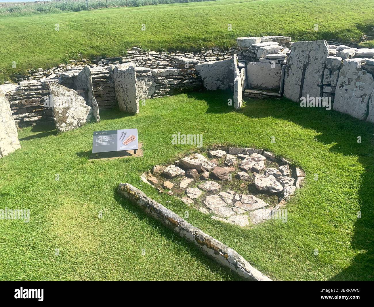 Der Broch of Gurness Scotland Orkneys Sand altes Dorf Eisenzeit Menschen historische Geschichte Gebäude Gebäude versteckte Landschaft Küste Meer - Smartphone-aufgenommenes Stockfoto