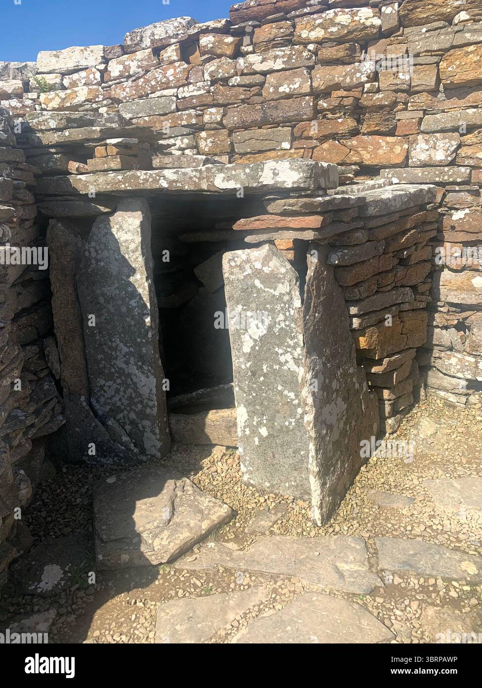 Der Broch of Gurness Scotland Orkneys Sand altes Dorf Eisenzeit Menschen historische Geschichte Gebäude Gebäude versteckte Landschaft Küste Meer - Smartphone-aufgenommenes Stockfoto