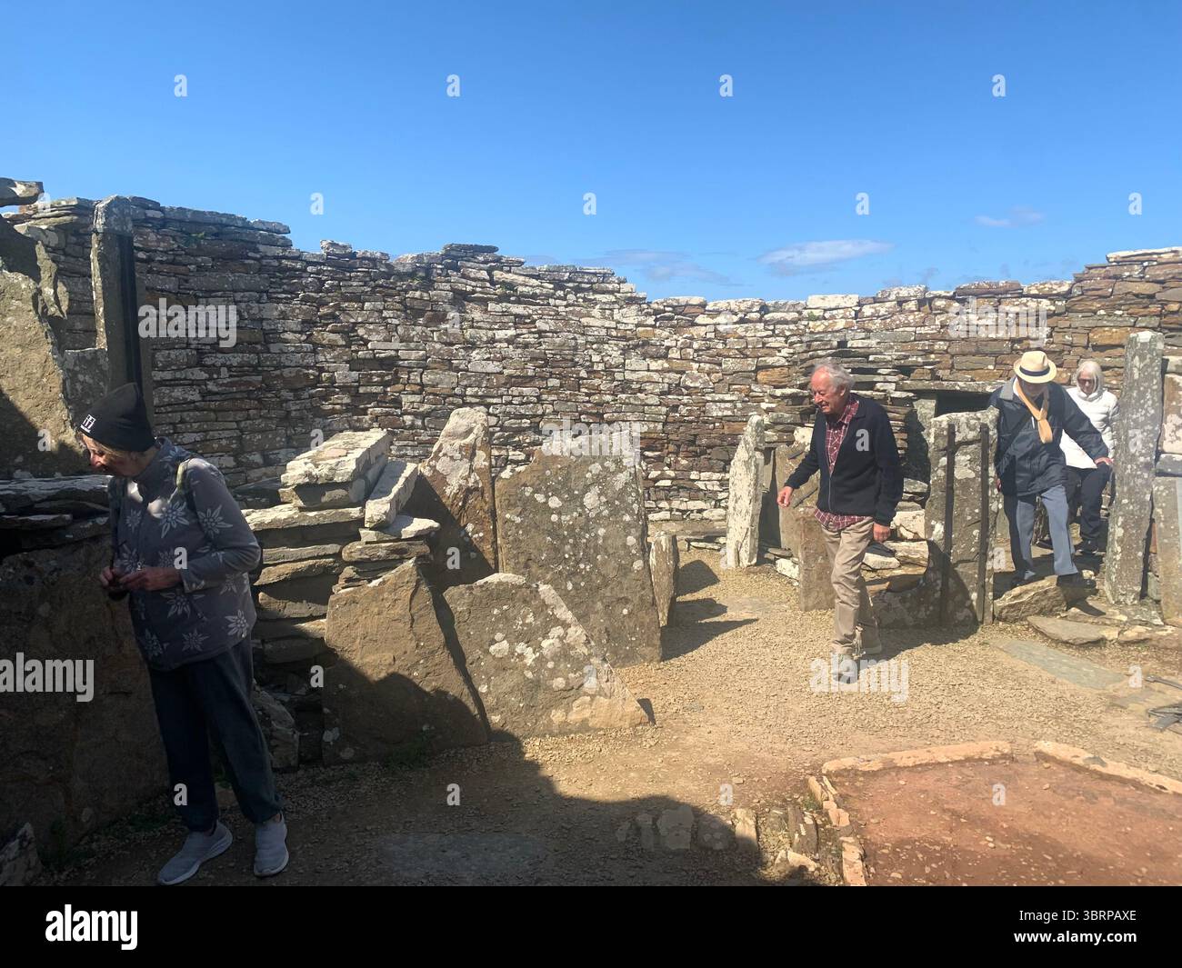 Der Broch of Gurness Scotland Orkneys Sand altes Dorf Eisenzeit Menschen historische Geschichte Gebäude Gebäude versteckte Landschaft Küste Meer - Smartphone-aufgenommenes Stockfoto