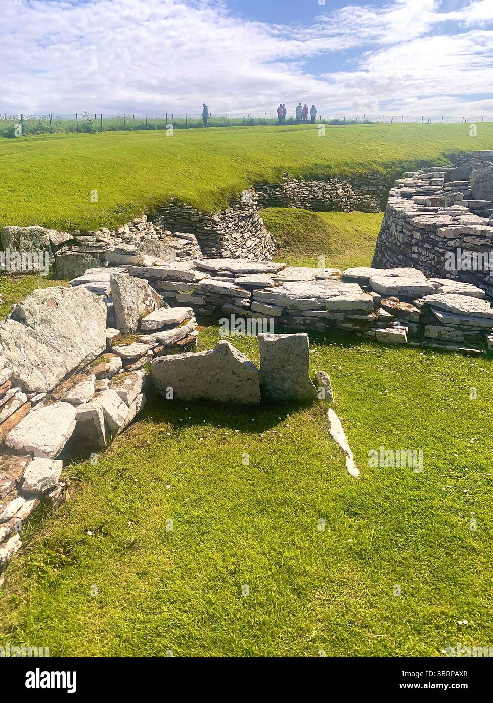 Der Broch of Gurness Scotland Orkneys Sand altes Dorf Eisenzeit Menschen historische Geschichte Gebäude Gebäude versteckte Landschaft Küste Meer - Smartphone-aufgenommenes Stockfoto
