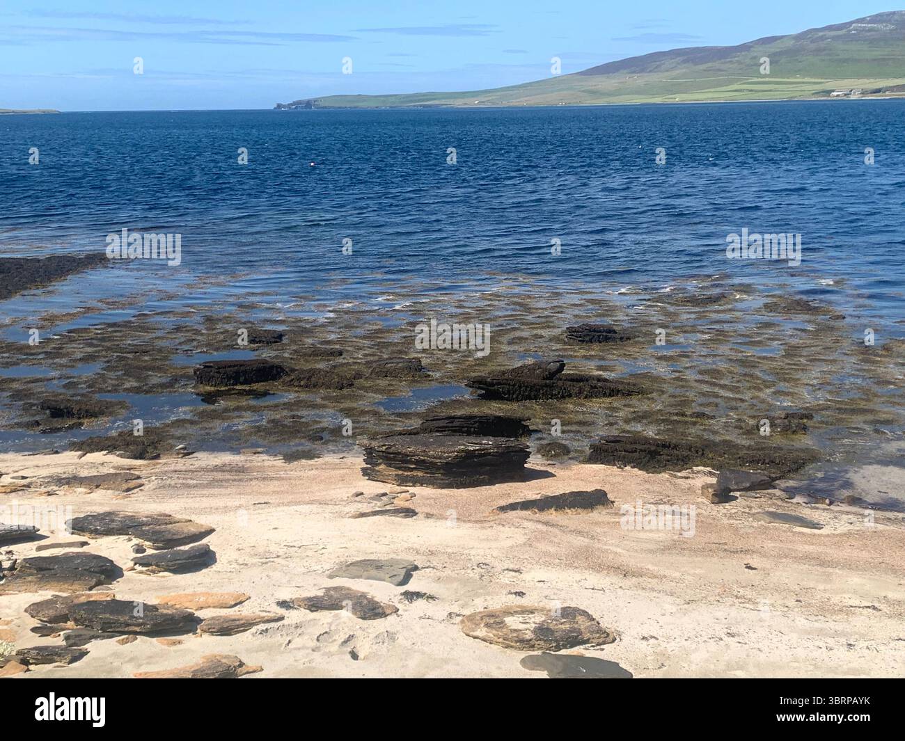 Der Broch of Gurness Scotland Orkneys Sand altes Dorf Eisenzeit Menschen historische Geschichte Gebäude Gebäude versteckte Landschaft Küste Meer - Smartphone-aufgenommenes Stockfoto