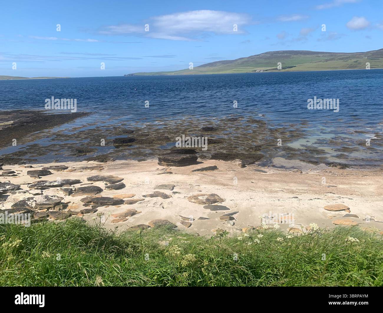 Der Broch of Gurness Scotland Orkneys Sand altes Dorf Eisenzeit Menschen historische Geschichte Gebäude Gebäude versteckte Landschaft Küste Meer - Smartphone-aufgenommenes Stockfoto