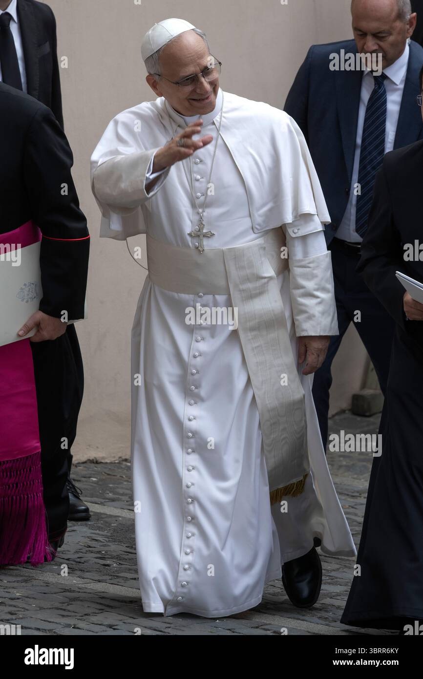 Castel Gandolfo, Italien, 13. Juli 2025. Papst Leon XIV. Überbringt sein Angelusgebet von Castel Gandolfo, wo er sein Sommergebet verbringt holidays​. Maria Grazia Picciarella/Alamy Live News Stockfoto