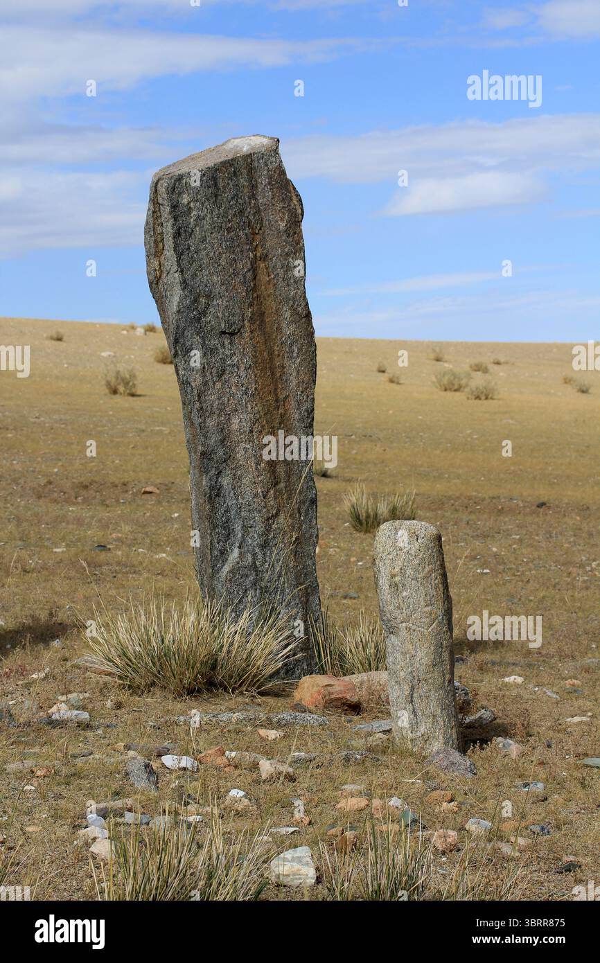 Die Gedenkstätte Sortun Denj befindet sich in der ländlichen Mongolei. Die Grabdenkmäler wurden während der Gokturk-Zeit errichtet. Stockfoto